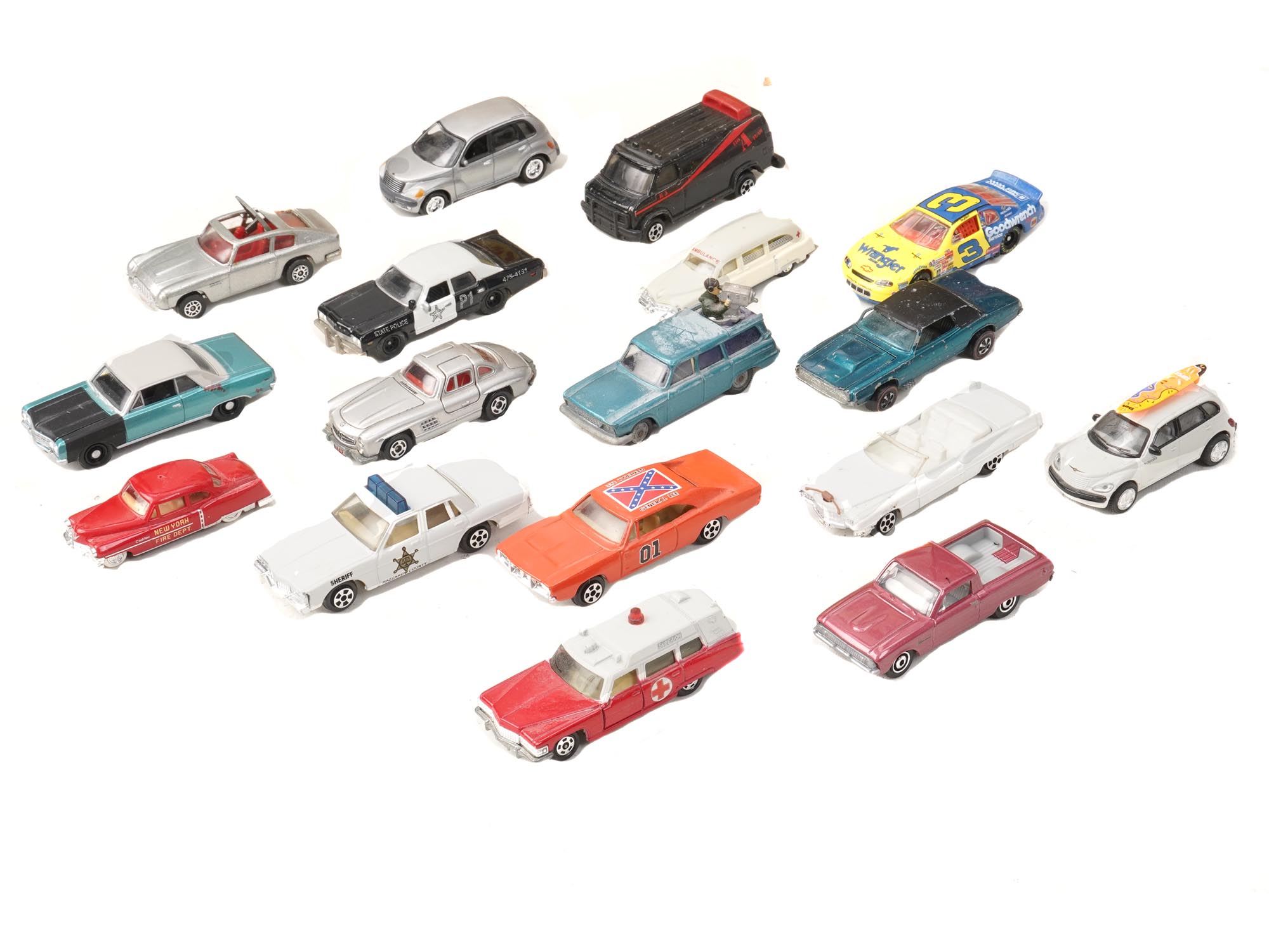 COLLECTION VINTAGE CAR MODEL FIGURINES TOYS IOB PIC-2